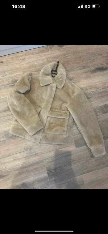 Veste en fausse fourrure beige