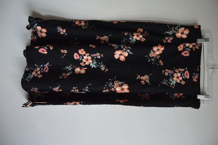 Jupe fleurie noire boutonnée – H&M Divided – Taille 38