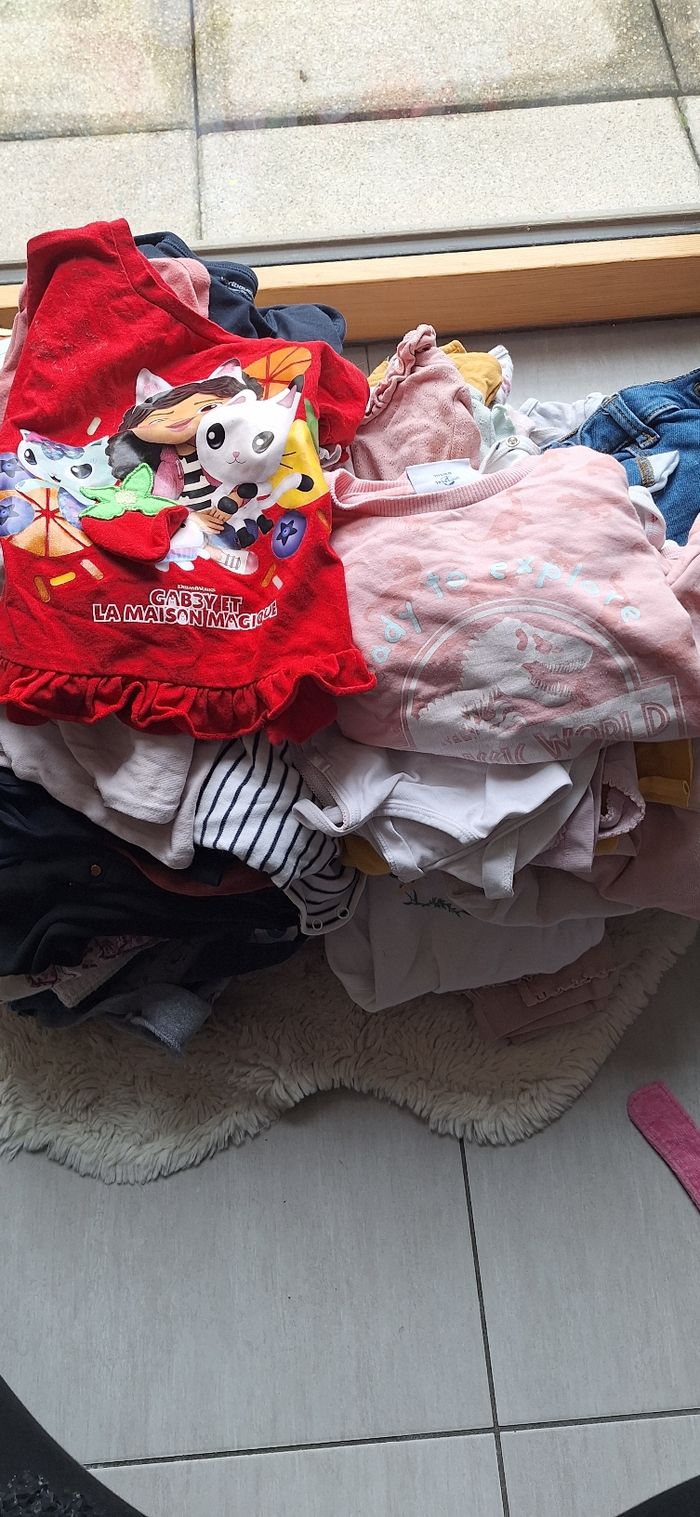 Très gros lot vêtements 2 ans - 73 pièces