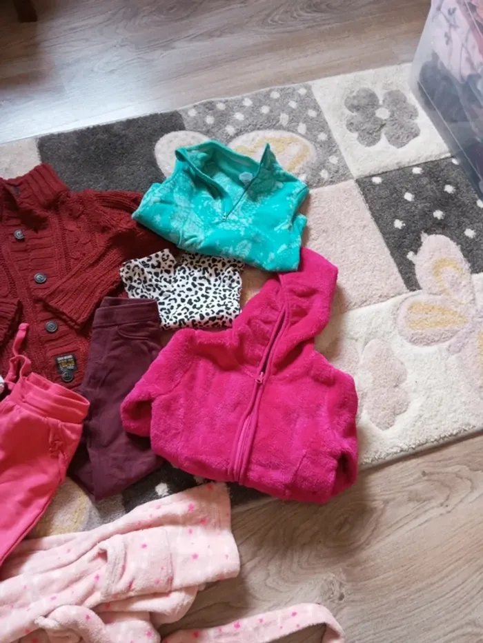 Lot fille 4 ans - photo numéro 2