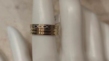 Bague acier inoxydable dorée finement ciselée