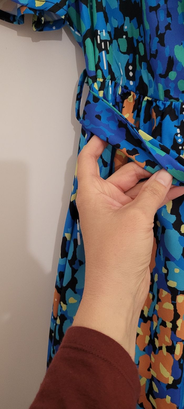 Jolie robe taille M neuve - photo numéro 3
