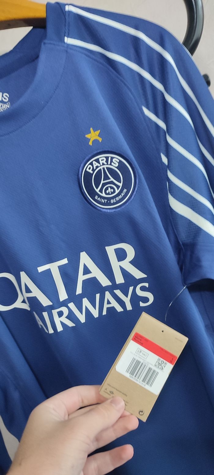 Maillot collector du "PSG CHAMPION OF EUROPE 25 ICI C'EST PARIS" - photo numéro 3