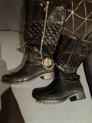 Bottes noires vernies avec chainette P38