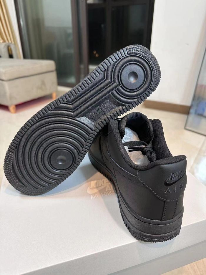 Nike Air Force 1 triple black taille:37.5 - photo numéro 5