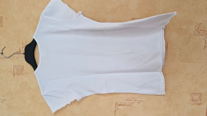 (372) articles disponibles                                          T.shirt T.S - photo numéro 2