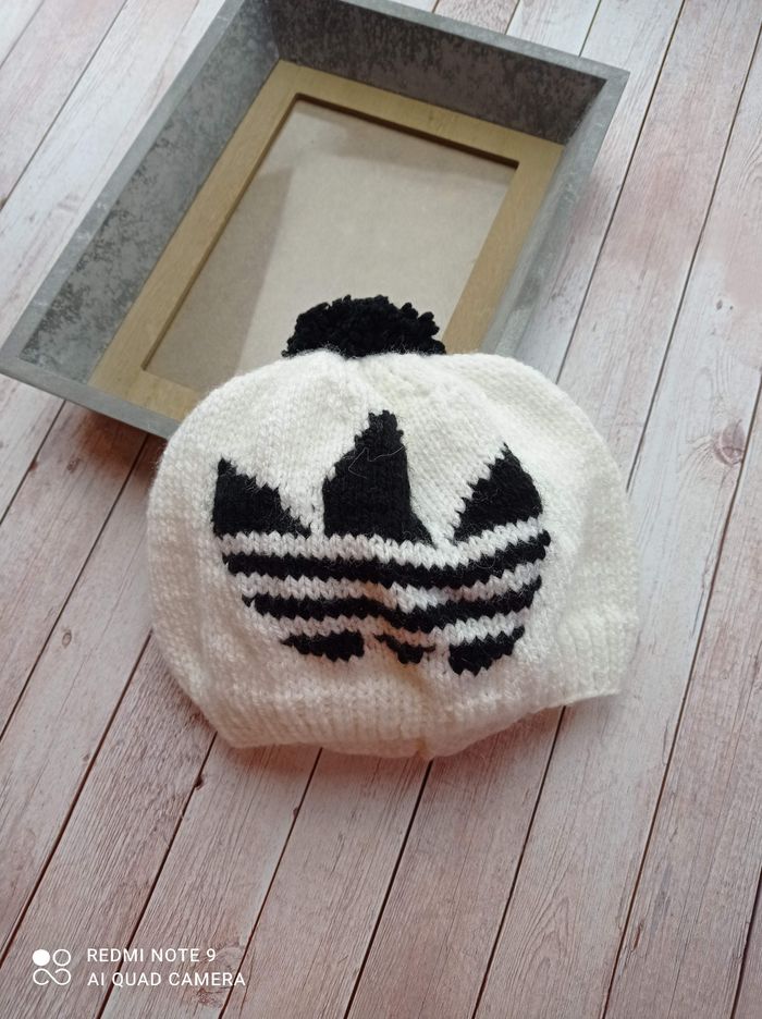 Bonnet fait mains 3/6 mois - photo numéro 2