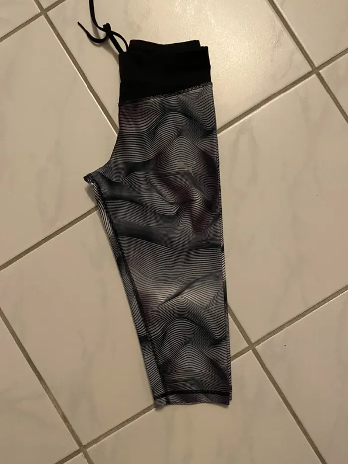 Legging sport Puma fille 10 ans Parfait état - photo numéro 2