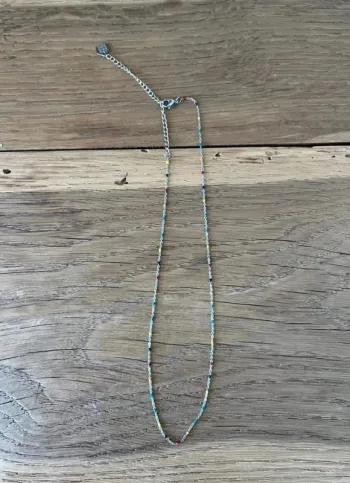 Collier argenté en acier inoxydable avec perles multicolores