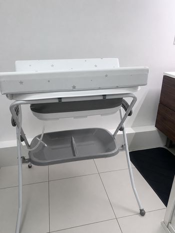 Baignoire bébé pliable avec plan à langer 