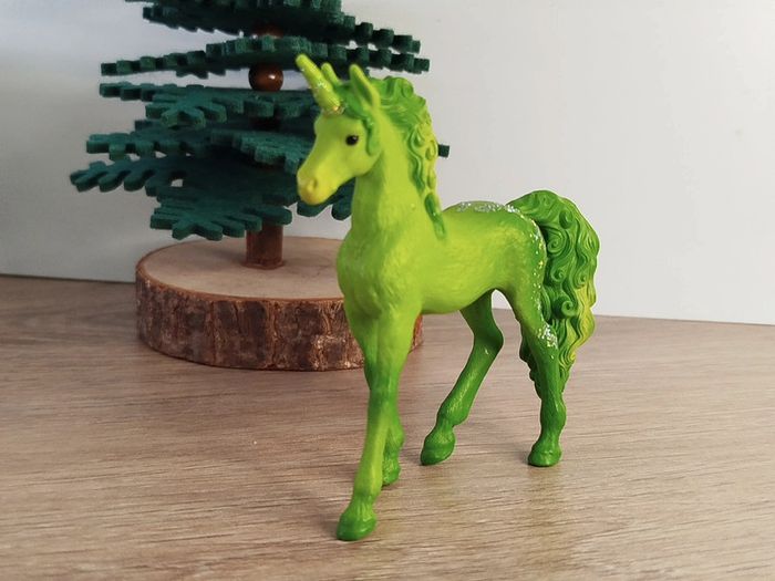 Schleich Figurine Animal imaginaire Bayala jeune licorne pomme