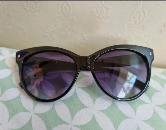 Lunettes soleil neuves
