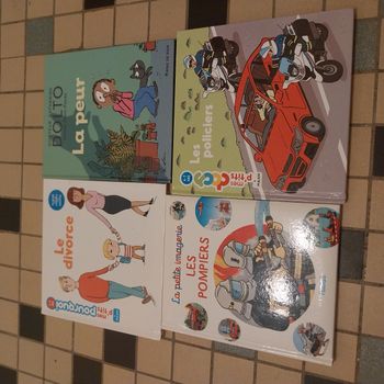 Lot de 4 livres enfants comme neufs