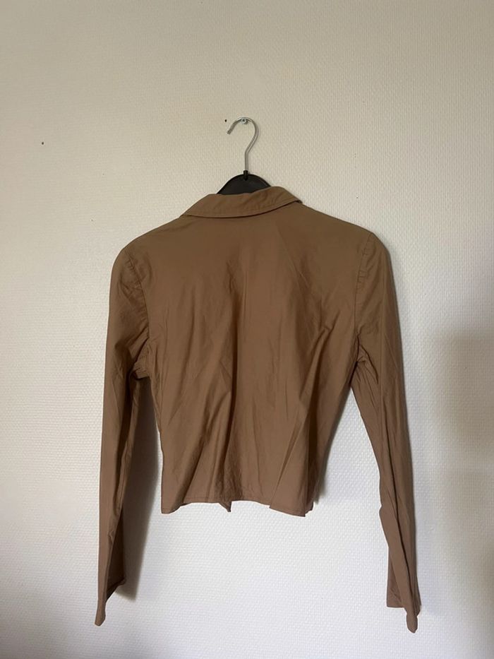 Chemise courte camel avec noeud - photo numéro 5