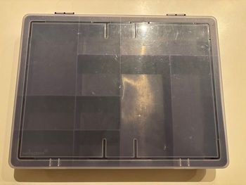 Boîte mauve de rangement