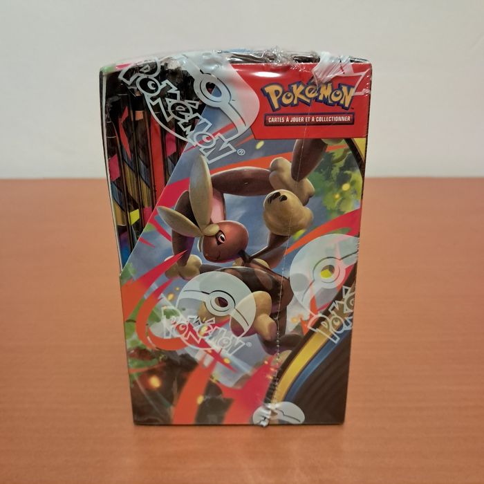 Demi display pokémon  Flammes fantasmagoriques  scellage sans trou mais plis sur carton - photo numéro 3