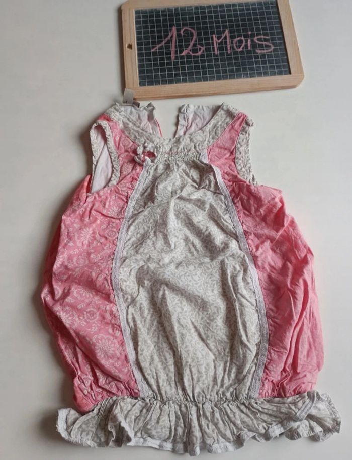 Robe taille 12 mois en très bon état. Il est noté 18 mois mais taille petit