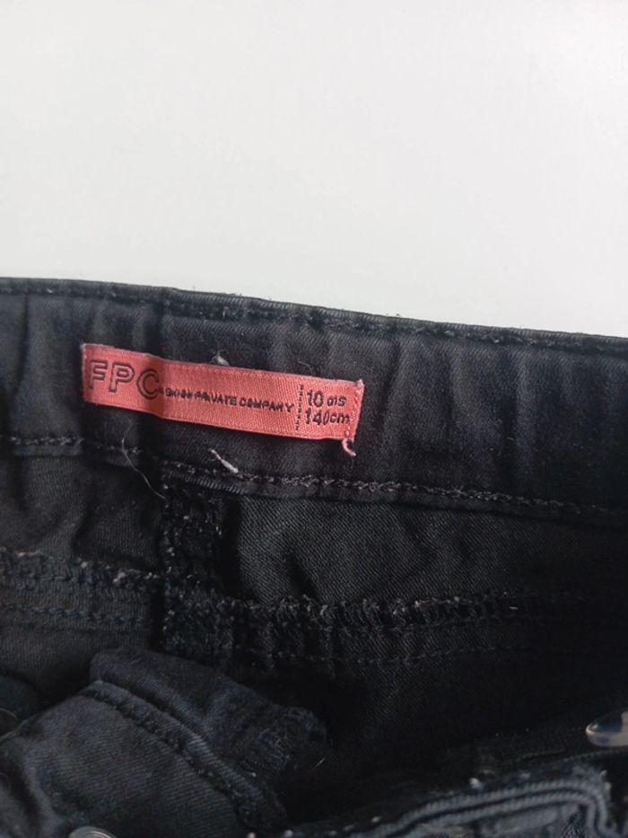 Short noir taille 10 ans parfait état - photo numéro 2
