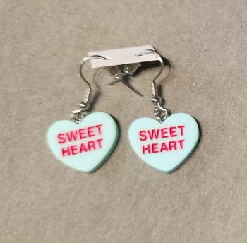 Petits cœurs sweetheart en résine en boucles d'oreilles