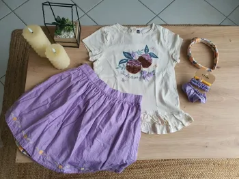Lot jupe + Tee-shirt + serre tête taille 10 ans en très bon état