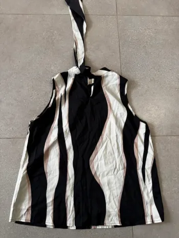 Haut rose et noir, très bon état, taille M