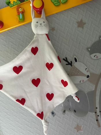 Doudou Lapin Cœurs Rouge petit Bateau