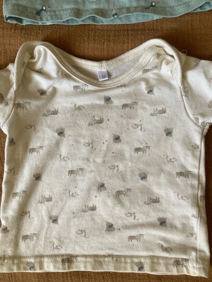 Lot bébé 2 tee shirts 1 mois + chapeau - photo numéro 2