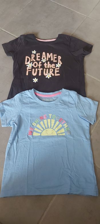 Lot de 2 t-shirts taille 5/6 ans