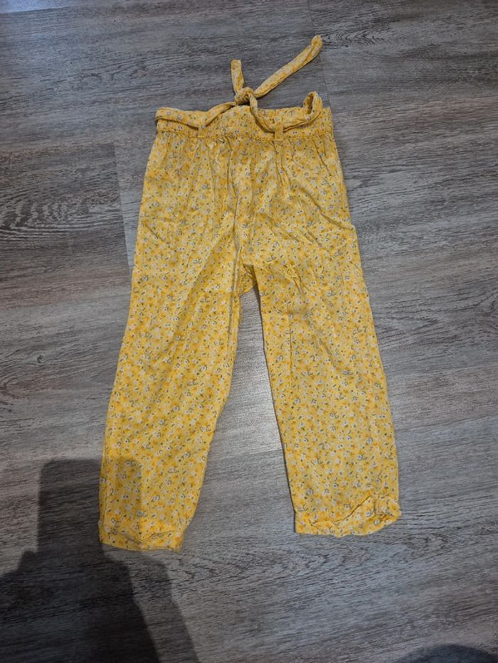 Pantalon été léger jaune à fleurs