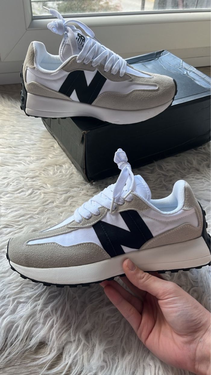 New Balance 327