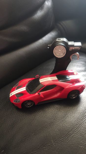 Voiture télécommandée