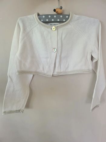 Boléro doré Galeries Lafayette 3/4 ans en très bon état