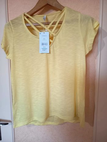 Tee-shirt devant bandes croisées, marque tiffosi. Matière polyester viscose.