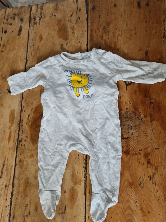 Lot trois pyjamas légers 1-3 mois - photo numéro 2