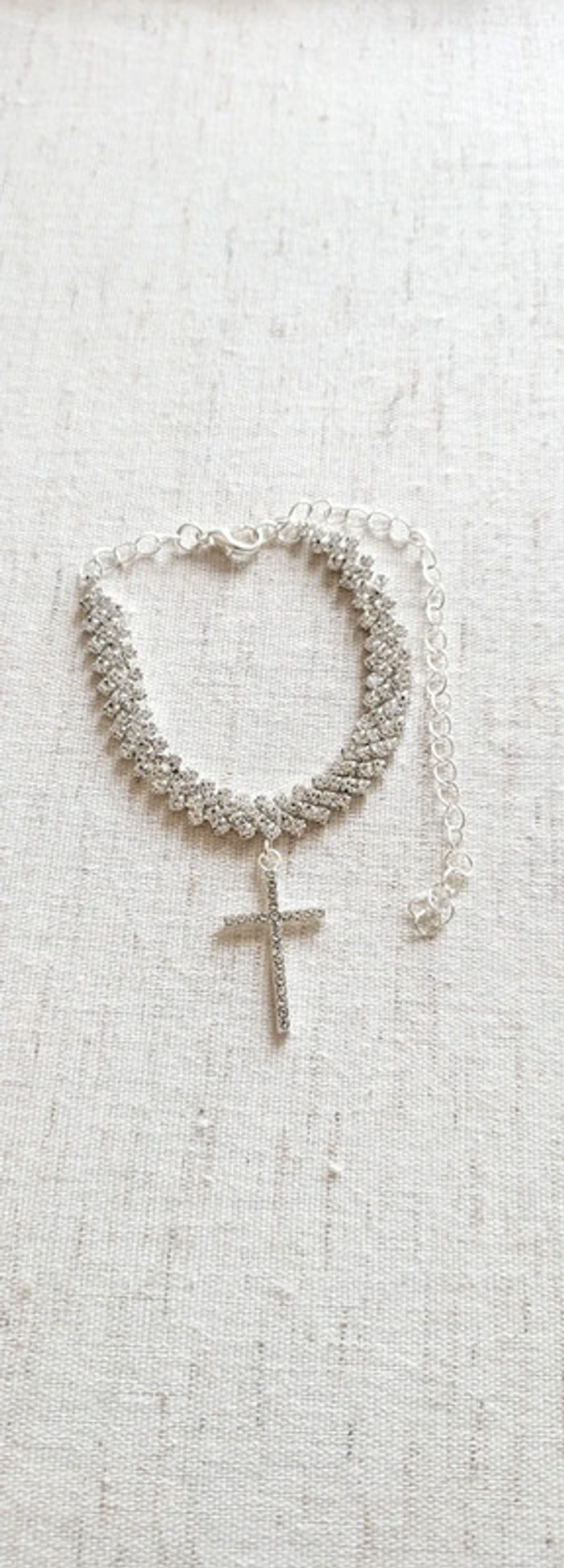 Bracelet de cheville strass croix – Bijou brillant et féminin - photo numéro 2