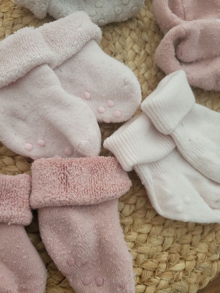 🌸Lot de 8 paires de chaussettes de plusieurs marques taille 17 / 18 - photo numéro 3