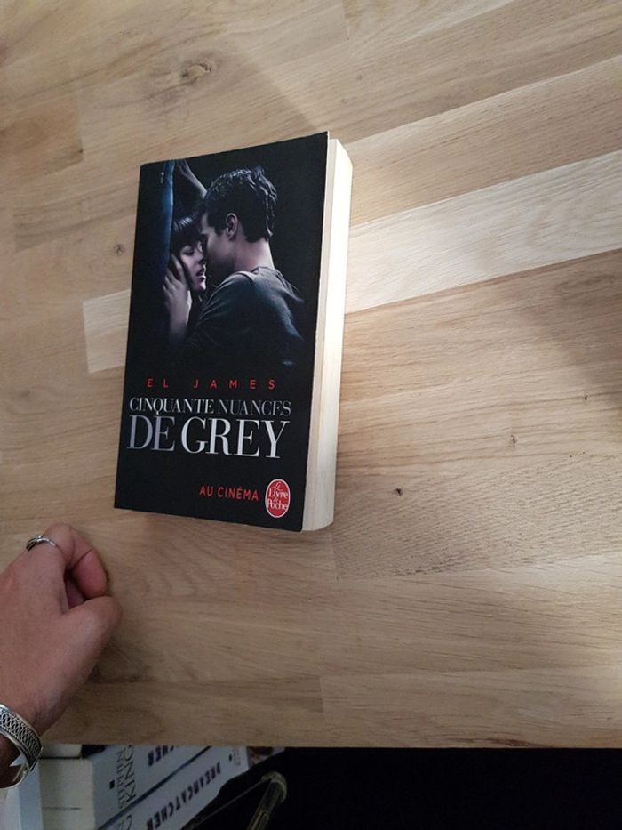 Cinquante nuances de Grey - Tome 1 EL James - photo numéro 3