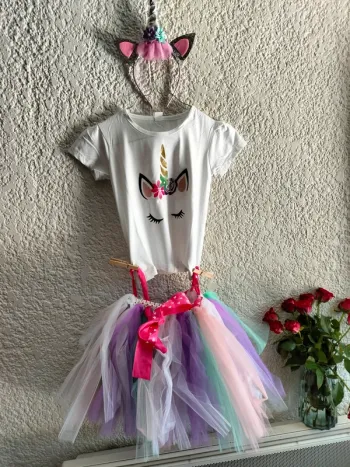 Déguisement t-shirt avec tutu licorne T 10 ans neuf.