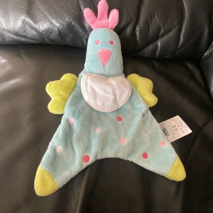 DOUDOU PLAT OISEAU BLEU VERT ROSE BAVOIR DMC 24CM