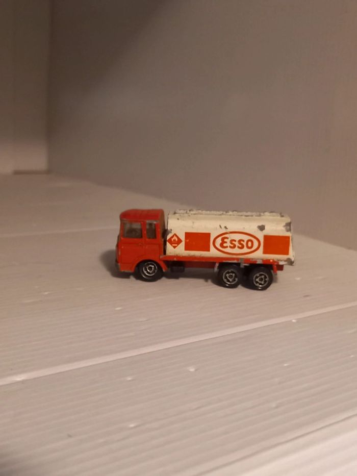 Majorette citerne esso