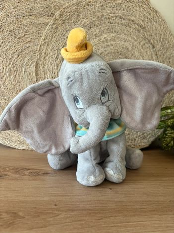 Doudou éléphant Dumbo gris col jaune Disney nicotoy