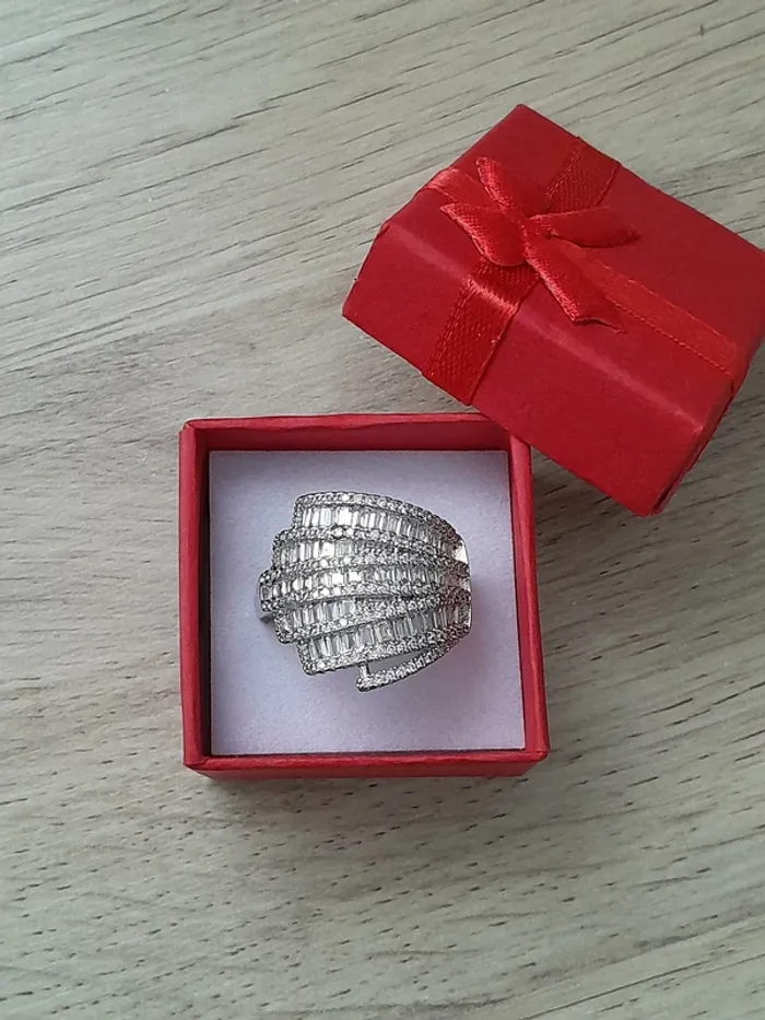 Large bague avec strass en cristal, n°2 couleur argentée, taille 60
