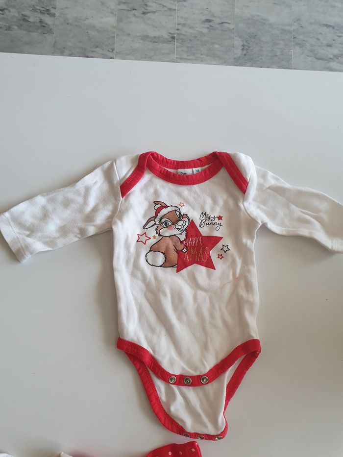 2 bodies bébé fille taille 3 mois thème Noël