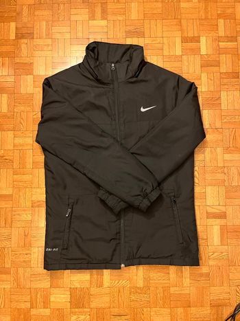 Veste Nike Dri Fit Logo blanc pour l’hiver avec poche intérieur