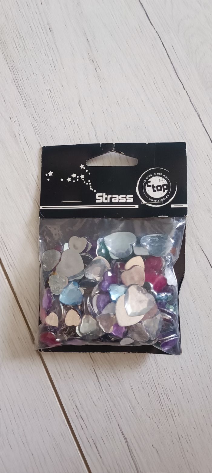 Pack de strass cœurs multicolores