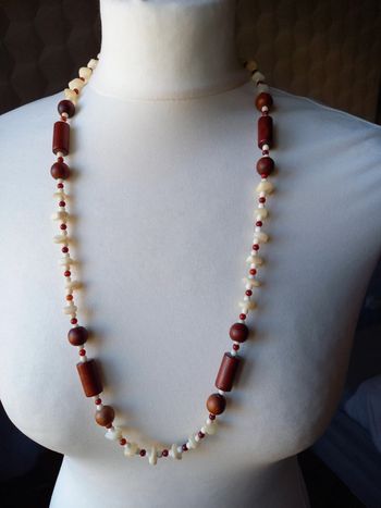 Collier fantaisie avec perles en bois
