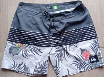 SHORT de BAIN QUIKSILVER HOMME.
