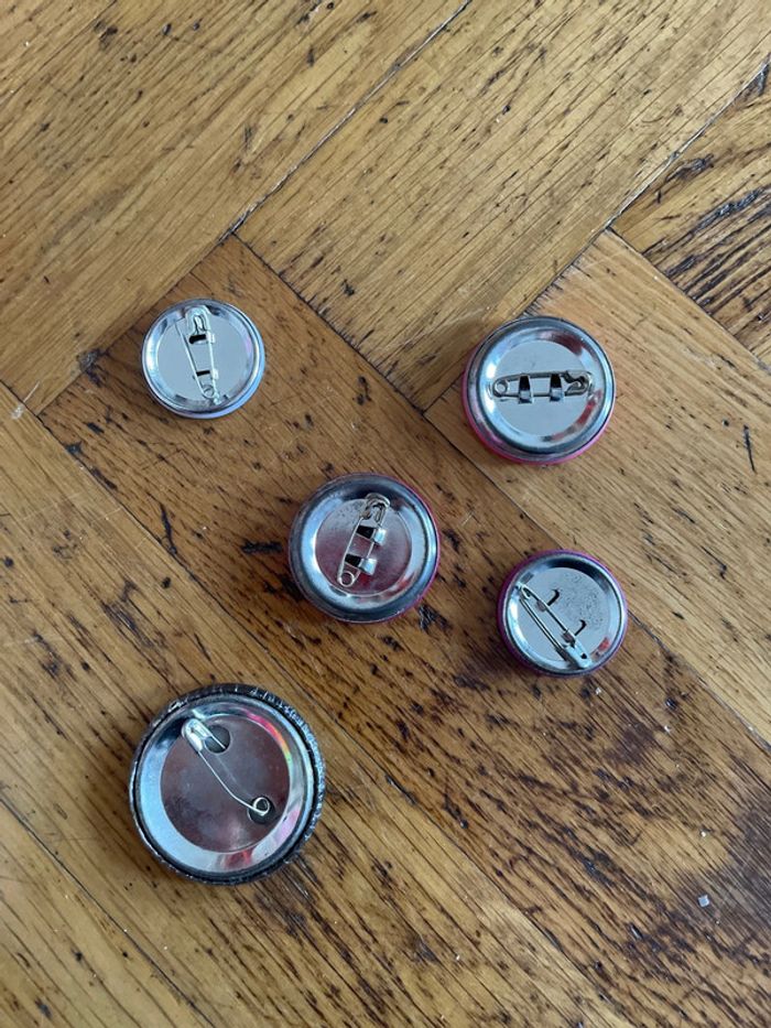 Lot de 5 badges - photo numéro 2