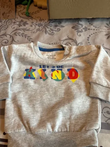 Pull gris motif