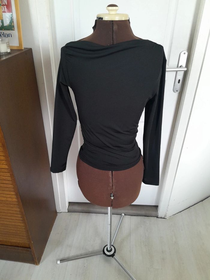 Tee shirt froncé moulant - photo numéro 2